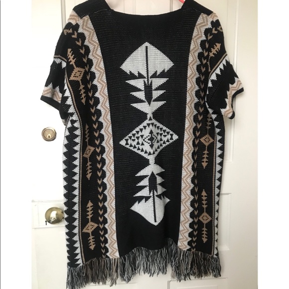 Open front fringe sweater poncho - Picture 2 of 3